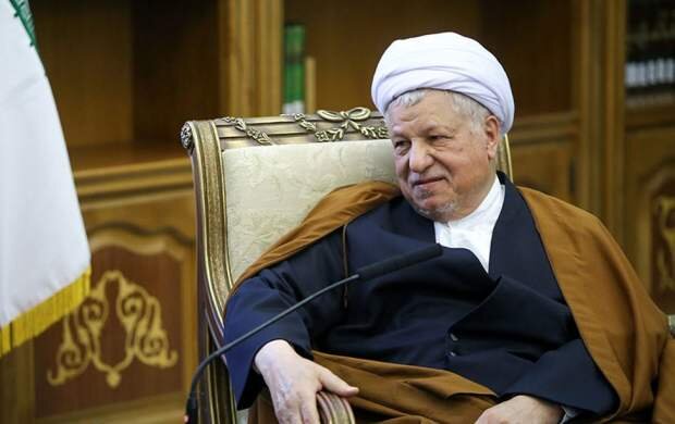 عکس | تصویری جالب از اسحاق جهانگیری در کنار مرحوم هاشمی رفسنجانی در روز ورود محموله کامپیوتر به ایران در دهه ۷۰