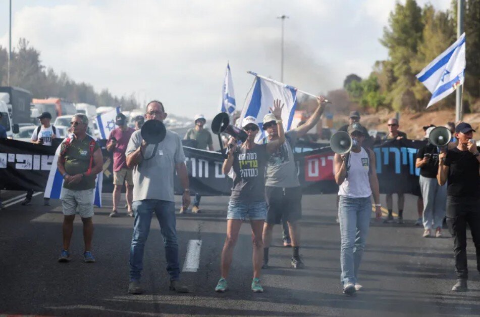 اعتراضات سراسری در اراضی اشغالی علیه جنگ غزه تشدید می‌شود