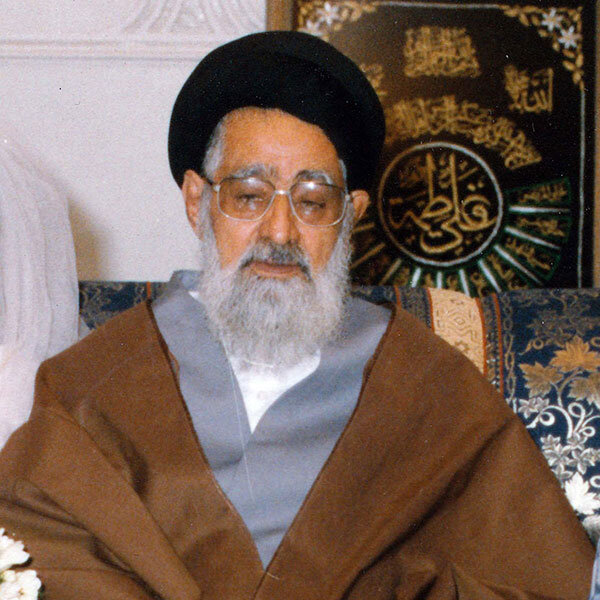 خاطرات هاشمی: همسر امام‌جمعه سابق اصفهان وارد اتاق شد، نامه را از او گرفت و پاره کرد و گفت، چرا می‌خواهی توبه‌نامه بنویسی؟!